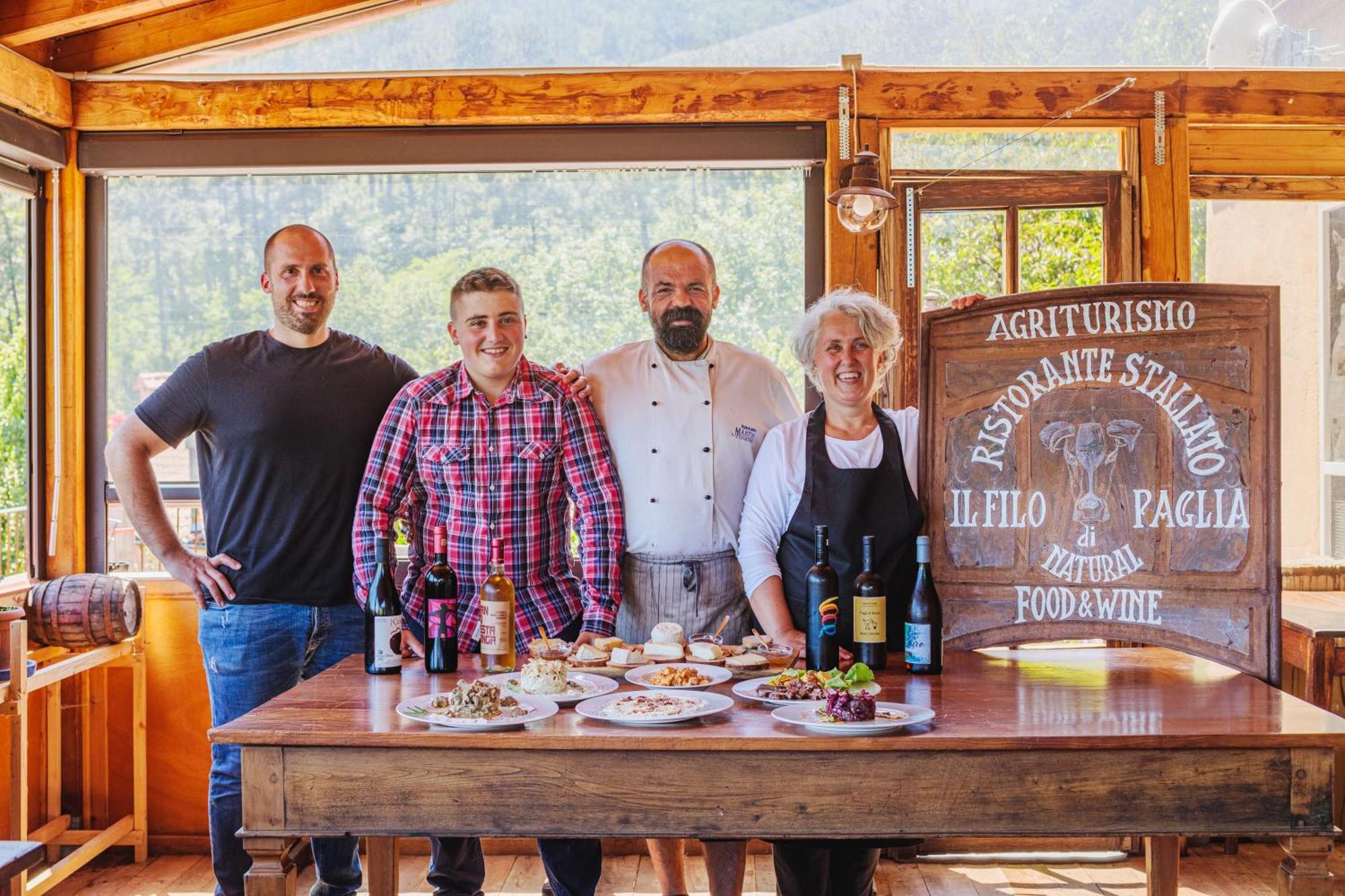 Agriturismo Di Charme E Ristorante Stallato Il Filo Di Paglia Carro Exteriör bild